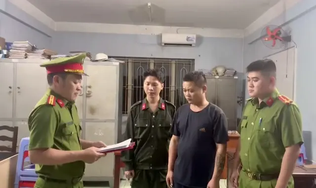 Lời khai của tài xế vừa bị bắt khẩn cấp: “Cố tình lái xe lạng lách để công ty sa thải” Lời khai của tài xế vừa bị bắt khẩn cấp: “Cố tình lái xe lạng lách để công ty sa thải”