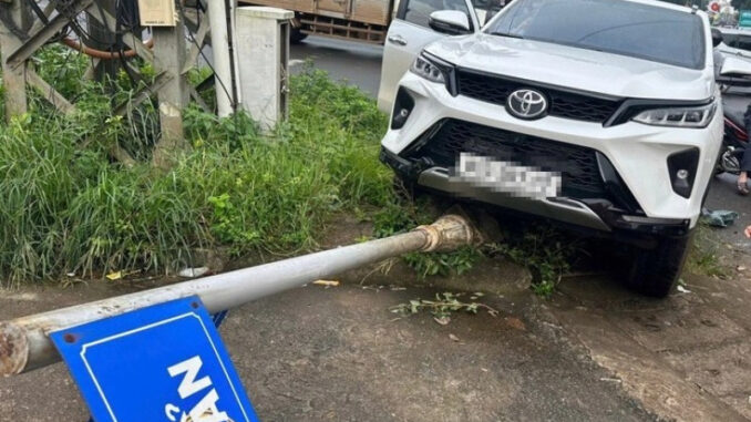 Vụ lái xe bất tỉnh tông ô tô vào biển báo: Tài xế có tiền sử 4 lần ngất đột ngột Vụ lái xe bất tỉnh tông ô tô vào biển báo: Tài xế có tiền sử 4 lần ngất đột ngột