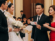 Vừa xách vali sang ở với bồ 2 ngày thì vợ gửi thiệp cưới – nghĩ vợ đ/ùa, tôi dắt cả bồ sang, ai ngờ…