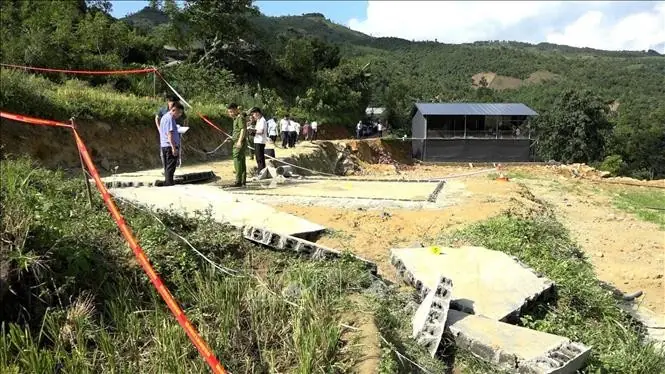 Đi chăn trâu, 4 người ngồi tránh nóng tại khu bể chứa nước nuôi cá bất ngờ tường sập, 2 mẹ con tử vong thương tâm Đi chăn trâu, 4 người ngồi tránh nóng tại khu bể chứa nước nuôi cá bất ngờ tường sập, 2 mẹ con tử vong thương tâm
