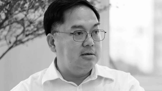 Tâm thư nghẹn ngào của con gái ông Hoàng Nam Tiến: "Sao ba không đợi con về..." Tâm thư nghẹn ngào của con gái ông Hoàng Nam Tiến: "Sao ba không đợi con về..."