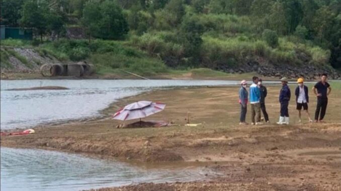Nghe tiếng kêu cứu, người dân đến nơi tìm kiếm thì phát hiện thi thể 3 nữ sinh Nghe tiếng kêu cứu, người dân đến nơi tìm kiếm thì phát hiện thi thể 3 nữ sinh