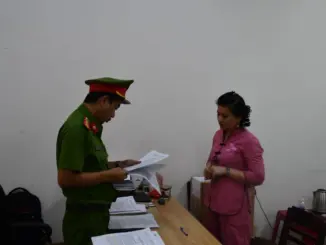 Bắt bảo mẫu ném bé trai 14 tháng tuổi xuống nền gạch, chấn thương sọ não