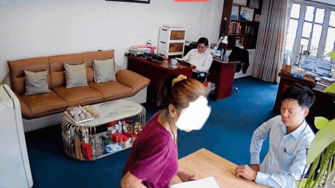 Đau lòng thật: Em trai bị đ;ộ;t qu;ỵ, chỉ còn 20% sống nhưng chị gái thản nhiên đến gặp luật sư tìm cách lăn tay chuyển tên đất của em , xong việc sẽ chia 30% Đau lòng thật: Em trai bị đ;ộ;t qu;ỵ, chỉ còn 20% sống nhưng chị gái thản nhiên đến gặp luật sư tìm cách lăn tay chuyển tên đất của em , xong việc sẽ chia 30%