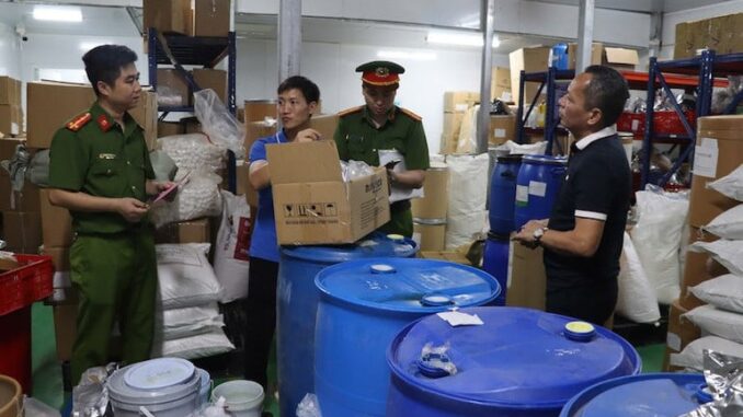 Triệt phá đường dây sản xuất, buôn bán thực phẩm chức năng giả quy mô lớn, 2 giám đốc bị khởi tố