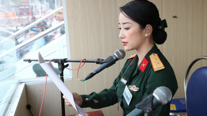 Giọng đọc miền Nam hiếm hoi làm nhiệm vụ A80 trong Lễ diễu binh 2/9: Sinh năm 1991, từng bươn chải đủ nghề để kiếm sống, nay là Thượng úy xinh đẹp có 3 con Giọng đọc miền Nam hiếm hoi làm nhiệm vụ A80 trong Lễ diễu binh 2/9: Sinh năm 1991, từng bươn chải đủ nghề để kiếm sống, nay là Thượng úy xinh đẹp có 3 con
