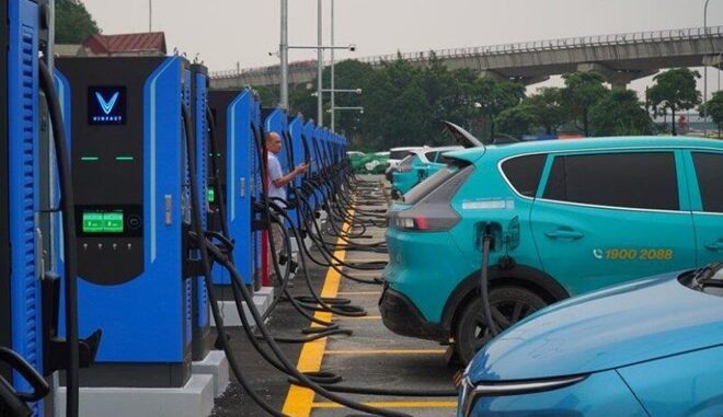 Biến hết trạm xăng thành trạm sạc xe điện ở Hà Nội Biến hết trạm xăng thành trạm sạc xe điện ở Hà Nội